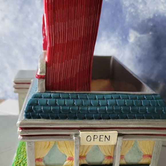 Nostalgic Diner Centerpiece and Salt Pepper Shaker - Picture 2 of 9